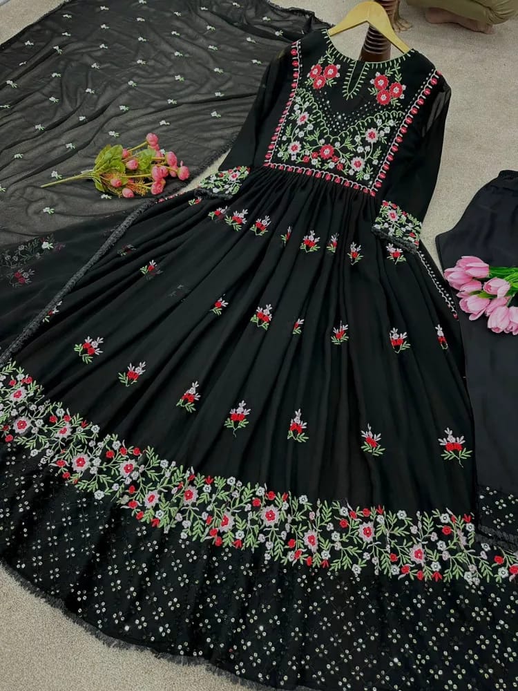 Kartik #Naira #Yrkkh #Kaira #Shivin #MohsinKhan #ShivangiJoshi | Indian gowns  dresses, Traditional dresses, Fish dress